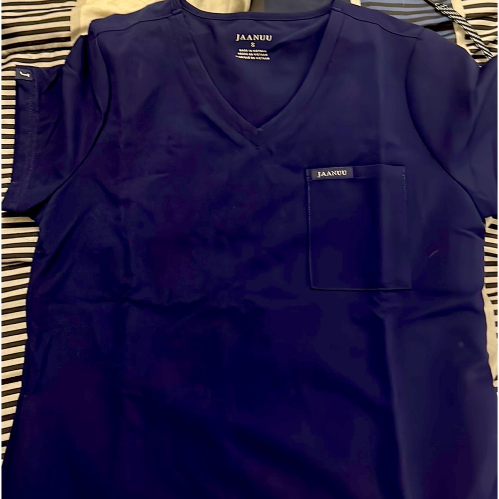 Navy blue 3 pocket scrub top. Great quality. Never worn.